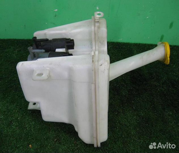 Бачок омывателя Toyota Yaris P13 2015