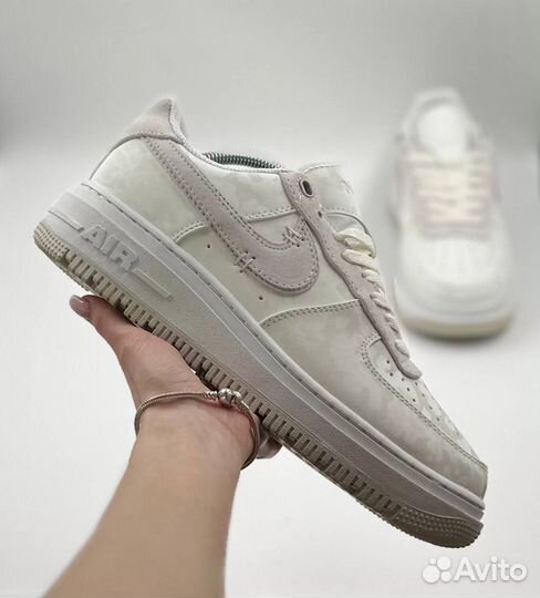 Кроссовки Nike Air Force 1 Lux