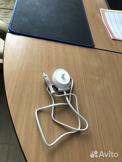 Электрическая зубная щетка oral b