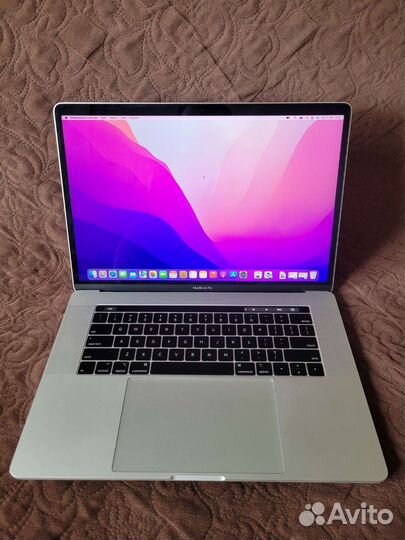 Macbook Pro 15/Touch bar/I7/256 SSD/16GB/2019