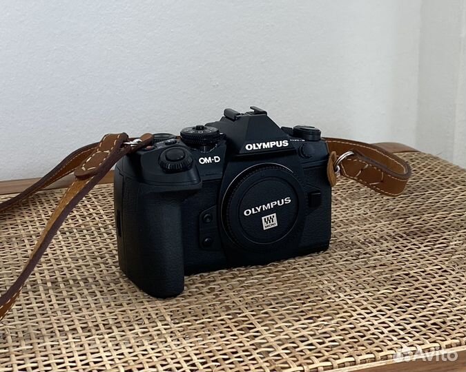 Беззеркальный фотоаппарат Olimpus OMD-EM 1 mark II