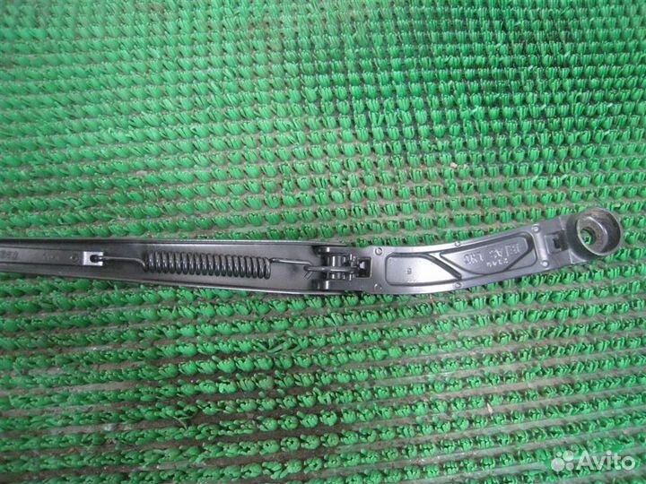 Поводок стеклоочистителя правый Subaru Legacy/ Ou