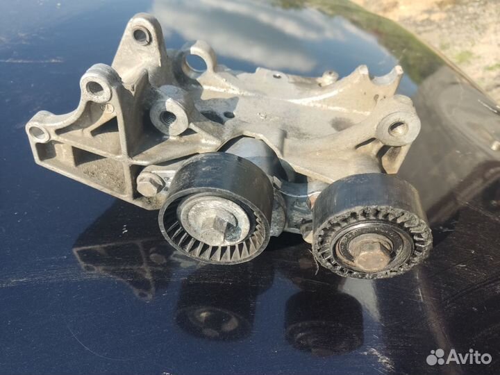 Кронштейн насоса гур 1.4 Пежо 206