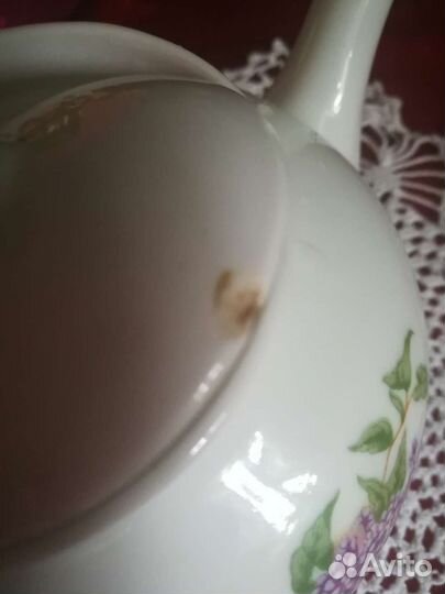 Заварочный чайник, чайная пара, блюдца, тарелки