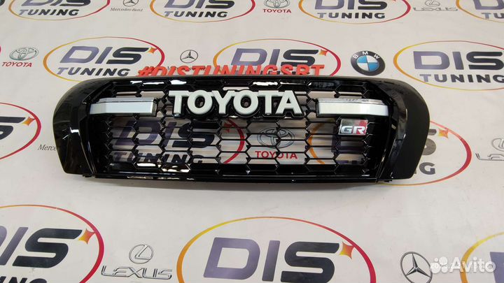 Решетка радиатора Toyota Land Cruiser 200 08-15г