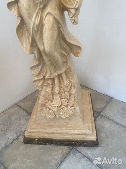 Итальянский постамент мрамор