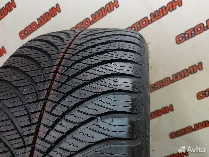 Goodyear Vector 4Seasons Gen-2 235/45 R17 97Y