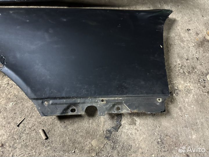 Крыло переднее левое для mercedes 140