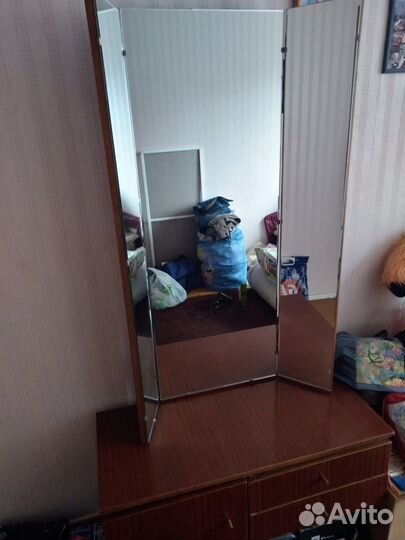 Зеркало с тумбой