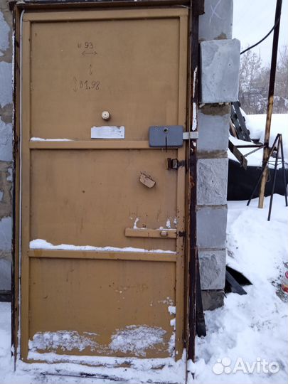 Железная дверь