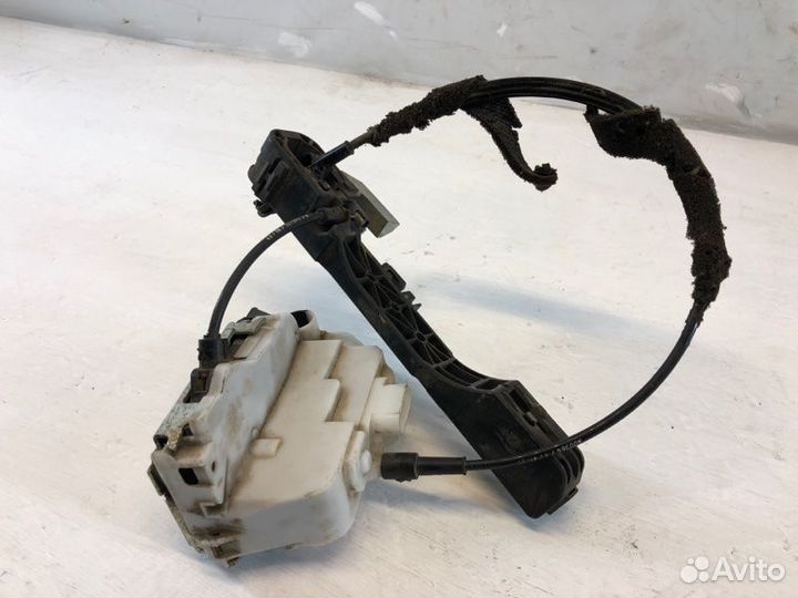 Замок двери задний правый Nissan Primera P12