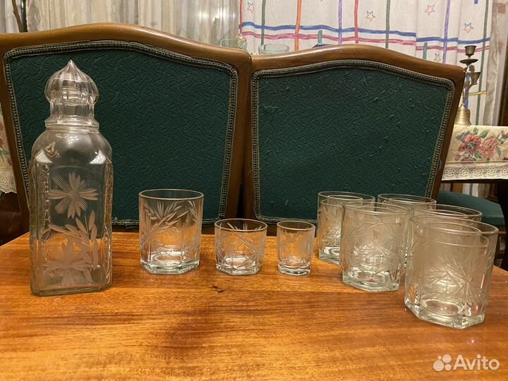 Графин со стопками