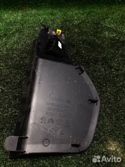 Декоративная накладка на торпедо правая Peugeot