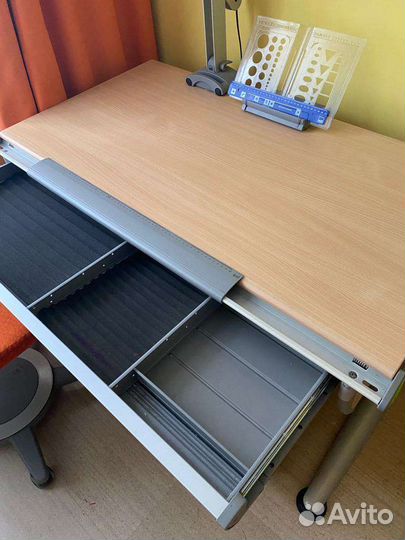 Растущая парта moll