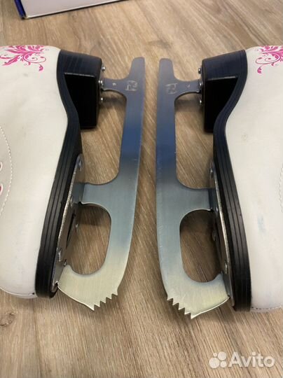 Коньки фигурные 37 и 38