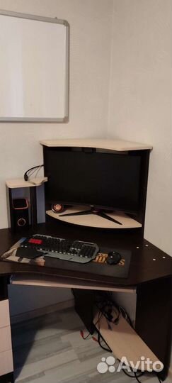 В отличном состоянии Компьютерный стол