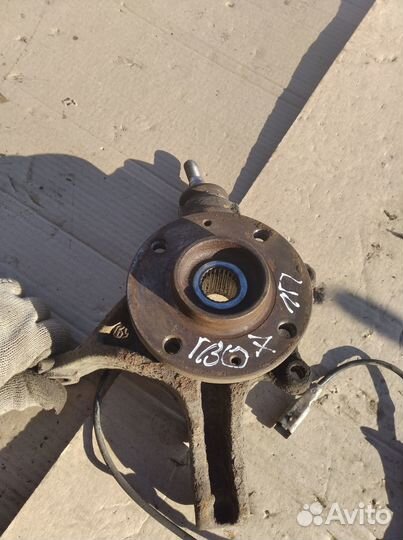 Поворотный кулак передний левый Пежо 307