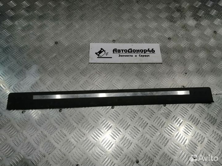 Накладка на порог передняя правая Nissan Teana J31