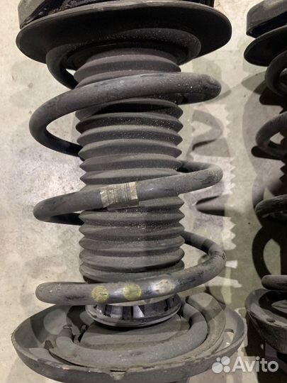 Стойки передние с пружинами передние Mercedes-Benz