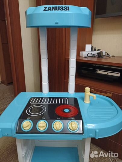 Отдам кухню для девочки