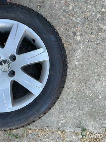 Bridgestone Blizzak Spike-02 215/55 R16
