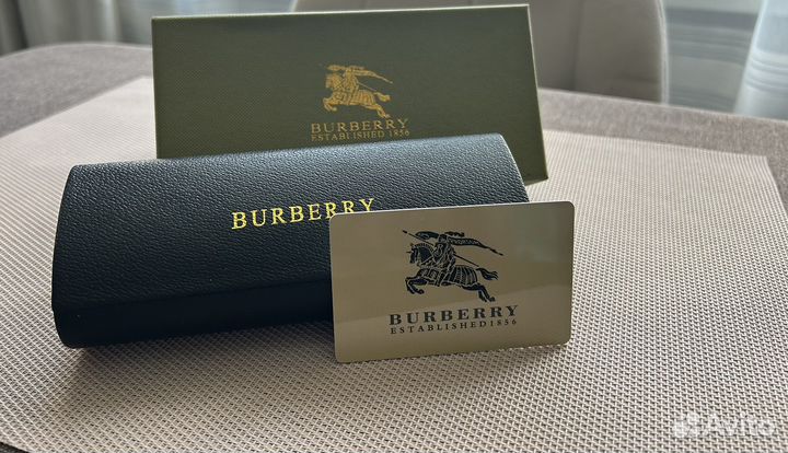 Солнцезащитные очки burberry