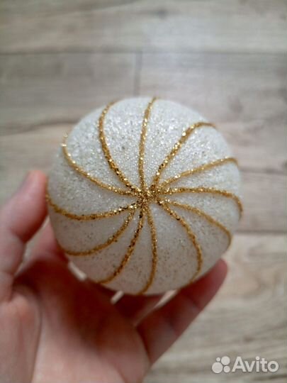 Елочные игрушки шарики