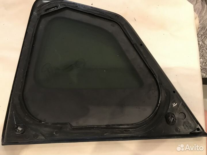 Боковое заднее левое стекло Nissan X-Trail