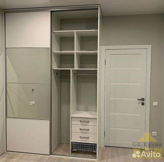 Шкаф с зеркалом