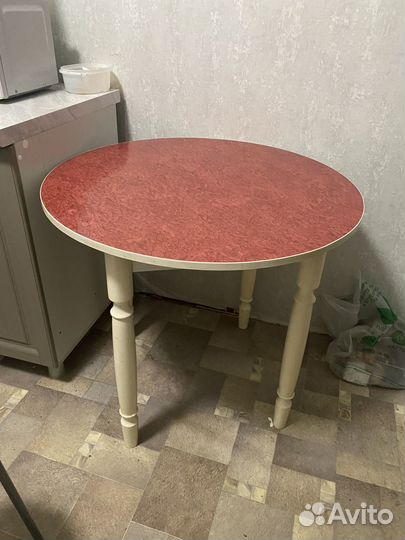 Кухонный стол