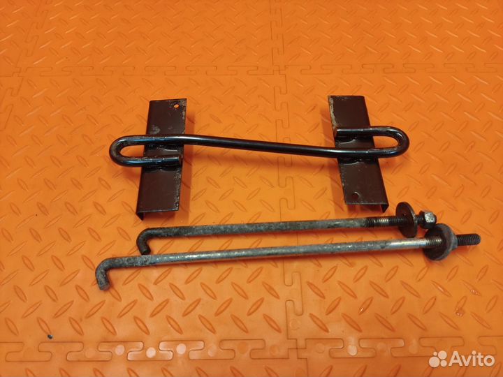 Крепление аккумулятора Mitsubishi Pajero Sport