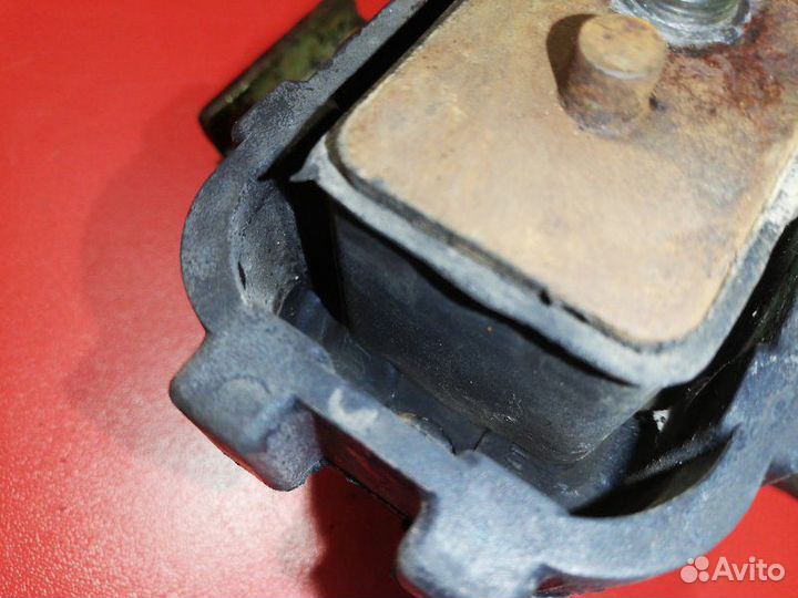 Подушка двигателя передняя Suzuki Jimny JA71 F5A
