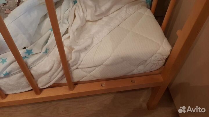 Детская кроватка с матрасом