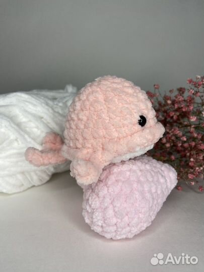 Вязаная игрушка кит