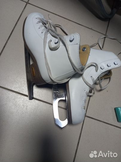 Фигурные коньки axel