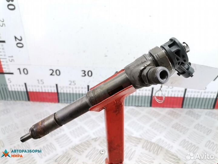 Форсунка Renault Clio 2 2-й рест. 2013 166008399R