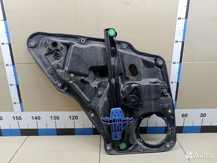 Стеклоподъемник электр. задний правый Tiguan 2011