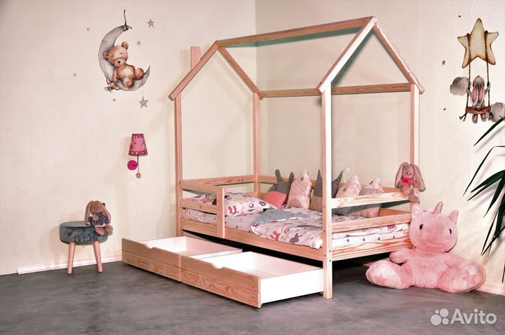Кровать домик из массива