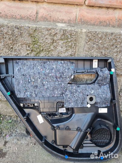 Обшивка на дверь задняя KIA