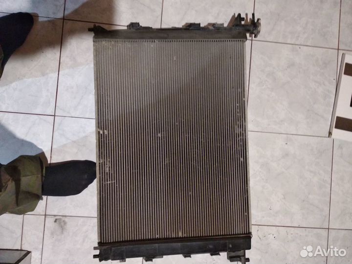 Радиатор охлаждения двигателя на Sportage, ix35
