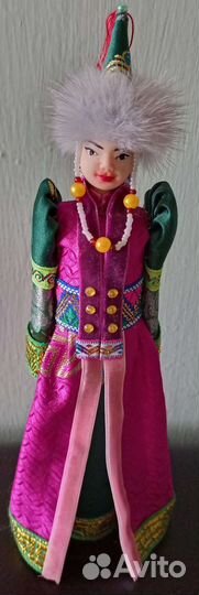 Кукла в монгольском костюме