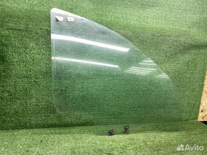 Стекло двери переднее правое Renault Logan