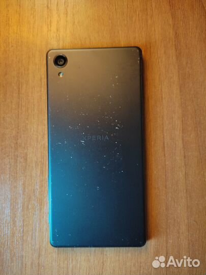 Смартфон, Sony Xperia X