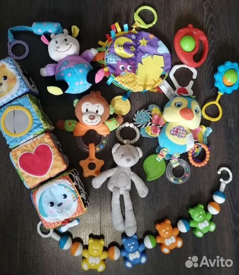 Развивающие игрушки для малышей пакетом
