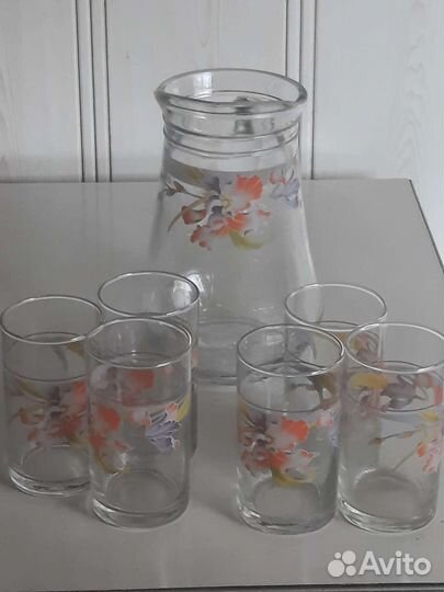 Кувшин со стаканами