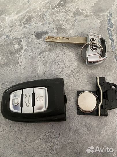 Оригинальный ключ Audi