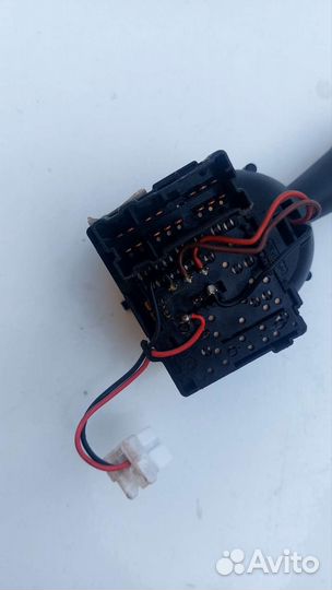 Переключатель поворотов. Renault Logan 2.2017г