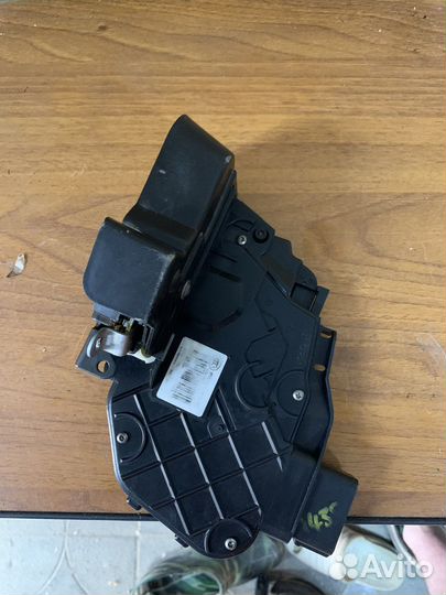 Замок передней правой двери LR discovery 3 4 RRS