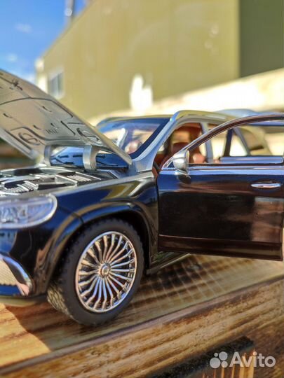 Металлическая машинка Mercedes-Benz Maybach GLS600