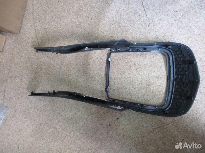 Панель центральной консоли салона Cadillac Srx